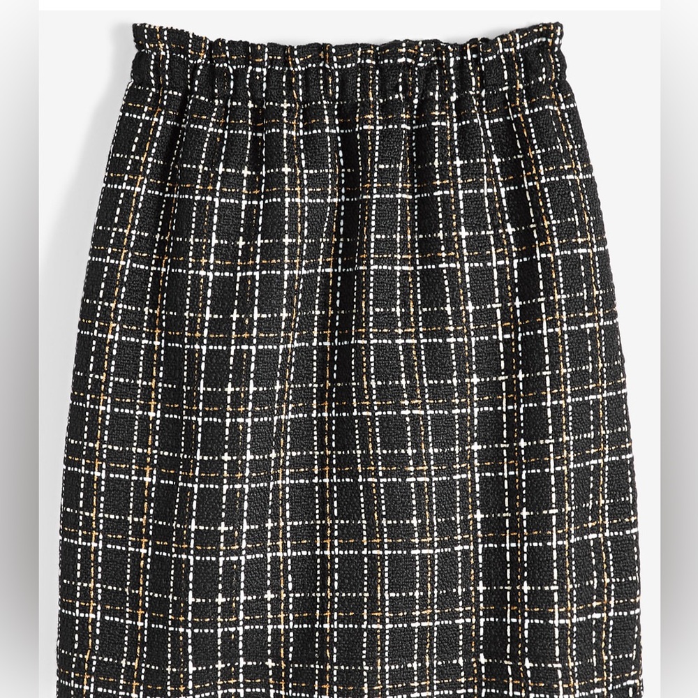 Tweed mini skirt